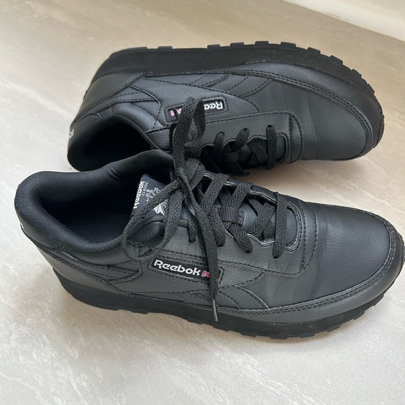 Reebok Shoes - Reebok Women’s Black Low-Top Sneakers